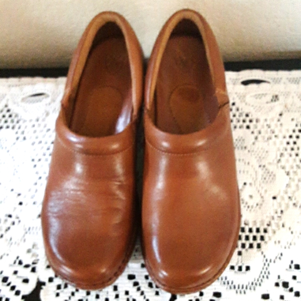Ariat Leather Clogs, Style # 93875, Size 7.5